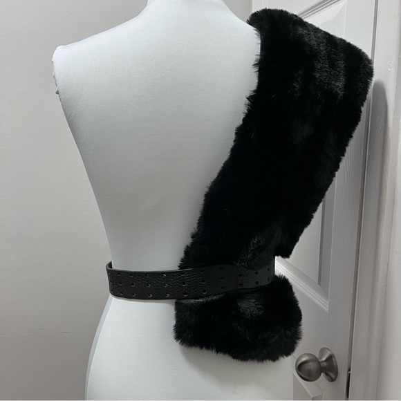 Adrienne Vittadini Black Faux Mink Fur Pull Through Scarf - Picture 7 of 10